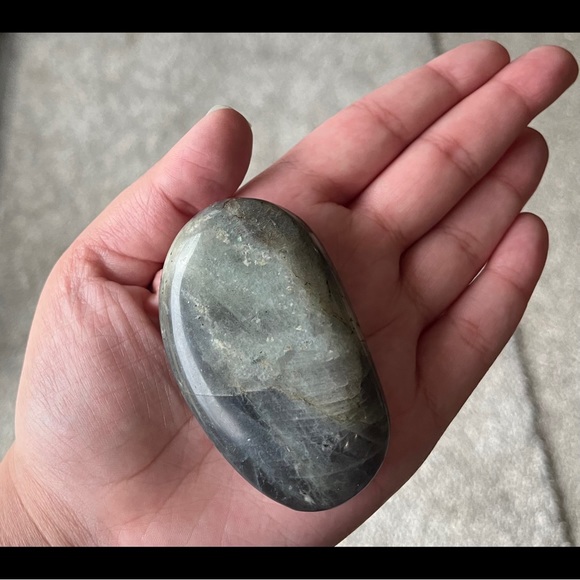 Labradorite Polished Palm Stone, Rare Shades - Picture 7 of 10